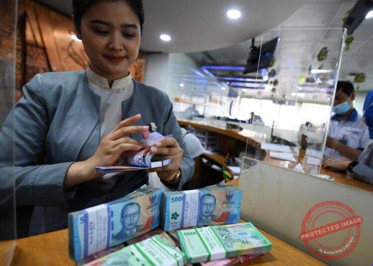 Tugas Teller Bank: Peran, Gaji, Skill, dan Peluang Karier